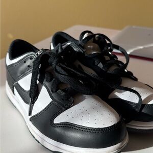 Nike dunk low  2.5 youth Size